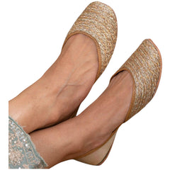Handcrafted Golden Juttis for Women – Elegant Ethnic Footwear
