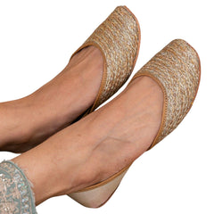 Handcrafted Golden Juttis for Women – Elegant Ethnic Footwear