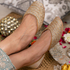 Handcrafted Golden Juttis for Women – Elegant Ethnic Footwear