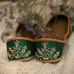 Handmade Green Silk Leather Punjabi Juttis