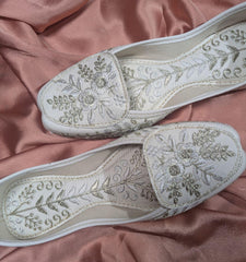 White Round-Toed Wedding Shoes