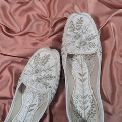 White Round-Toed Wedding Shoes