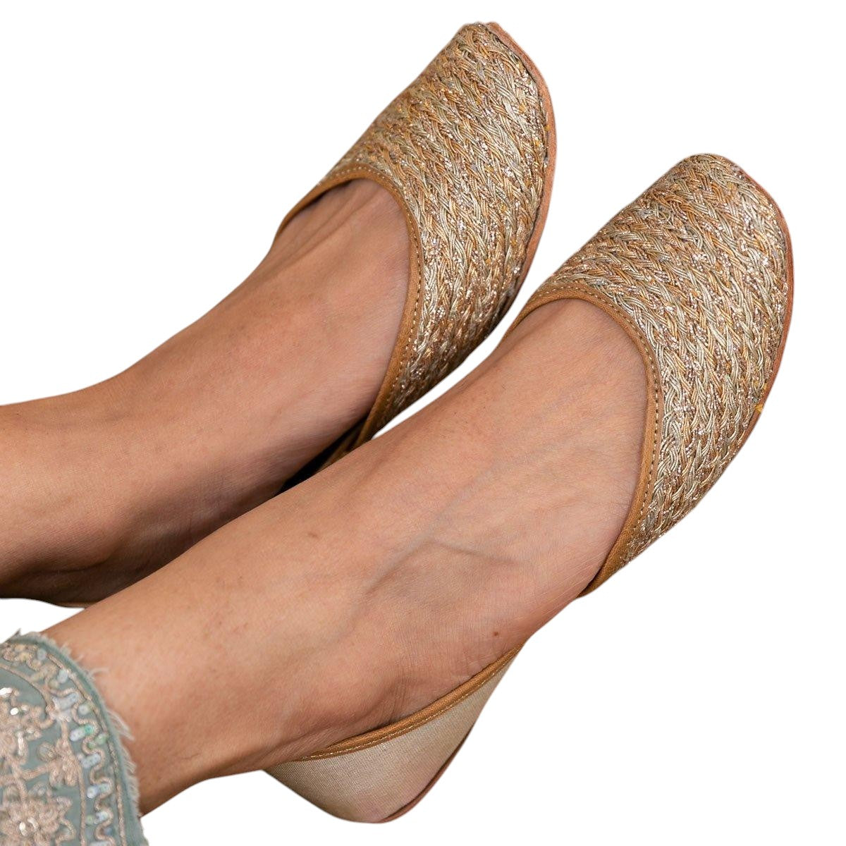 Handcrafted Golden Juttis for Women – Elegant Ethnic Footwear