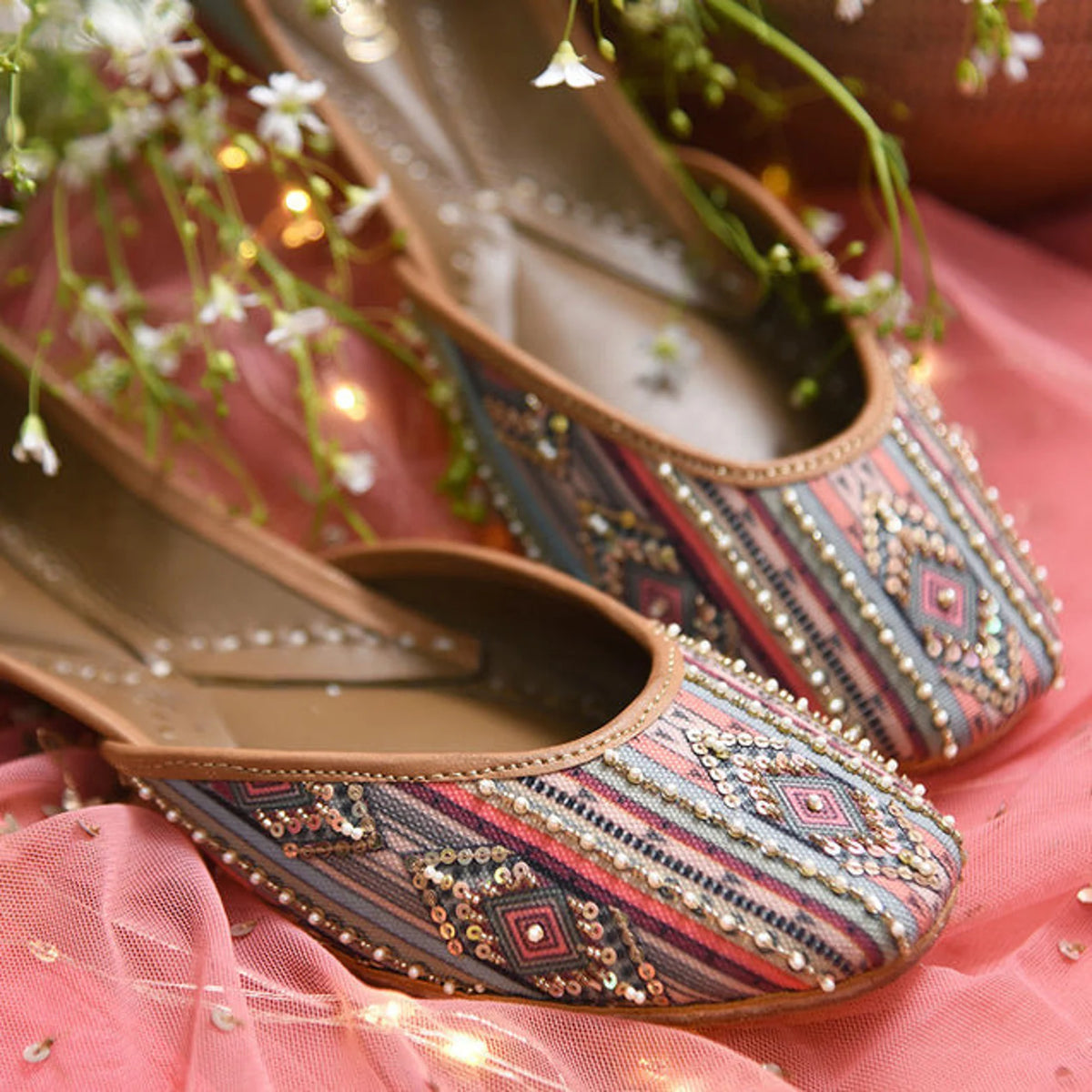 Modern Aztec print leather jutti