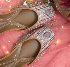 Modern Aztec print leather jutti