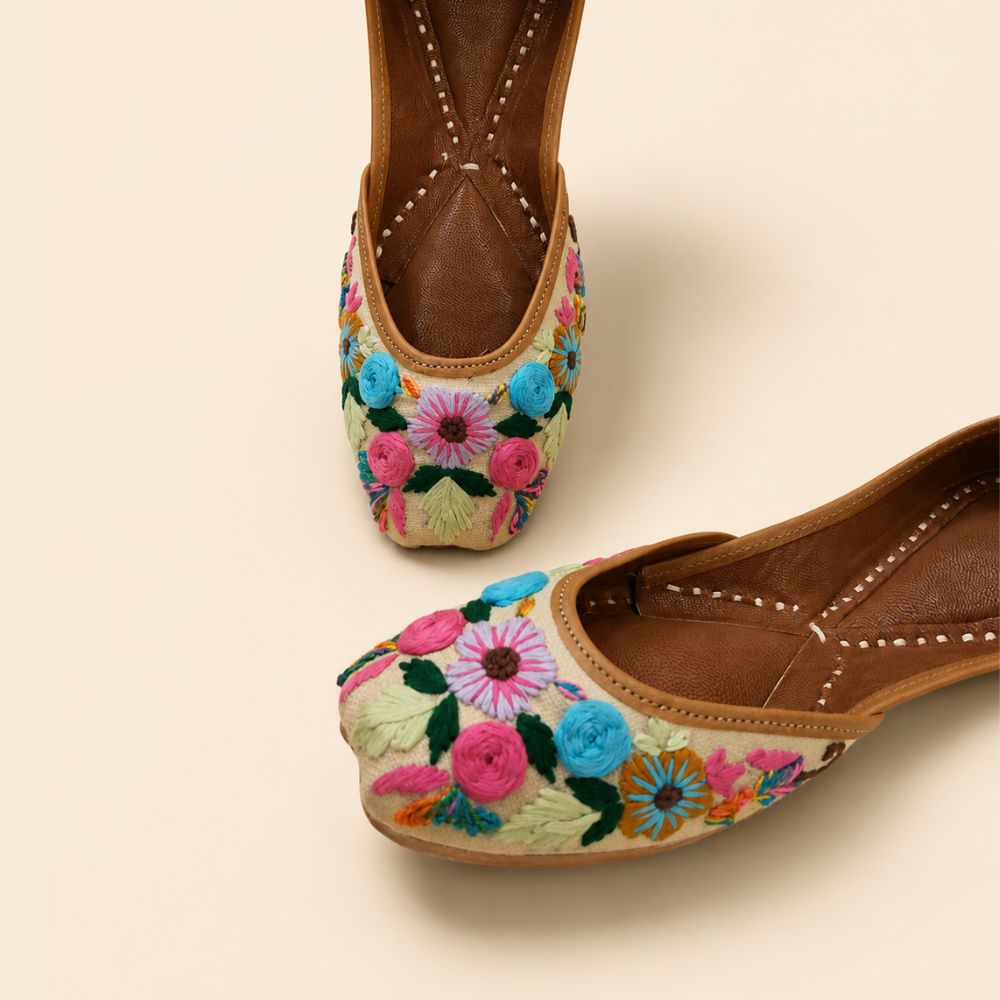 Handcrafted Cream Floral Threadwork Punjabi Jutti for Women