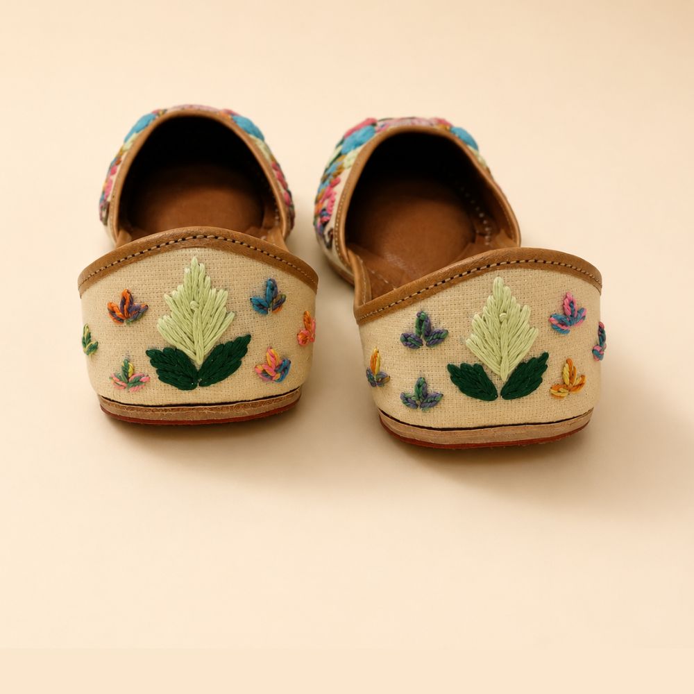 Handcrafted Cream Floral Threadwork Punjabi Jutti for Women