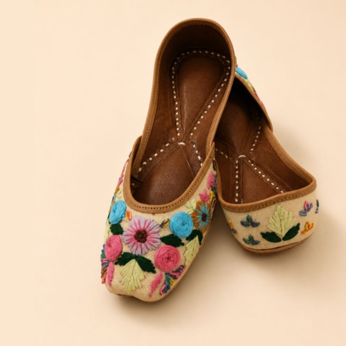 Handcrafted Cream Floral Threadwork Punjabi Jutti for Women